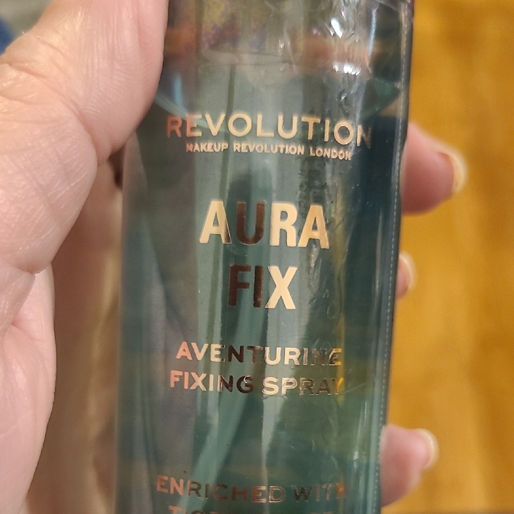 Revolution Aura Fix Aventurine Setting Spray with Tiger Grass - Picture 4 of 5